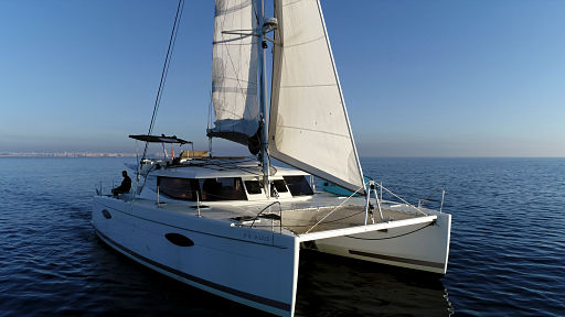 Catamarán Kyra, charter y travesías de la península a Canarias